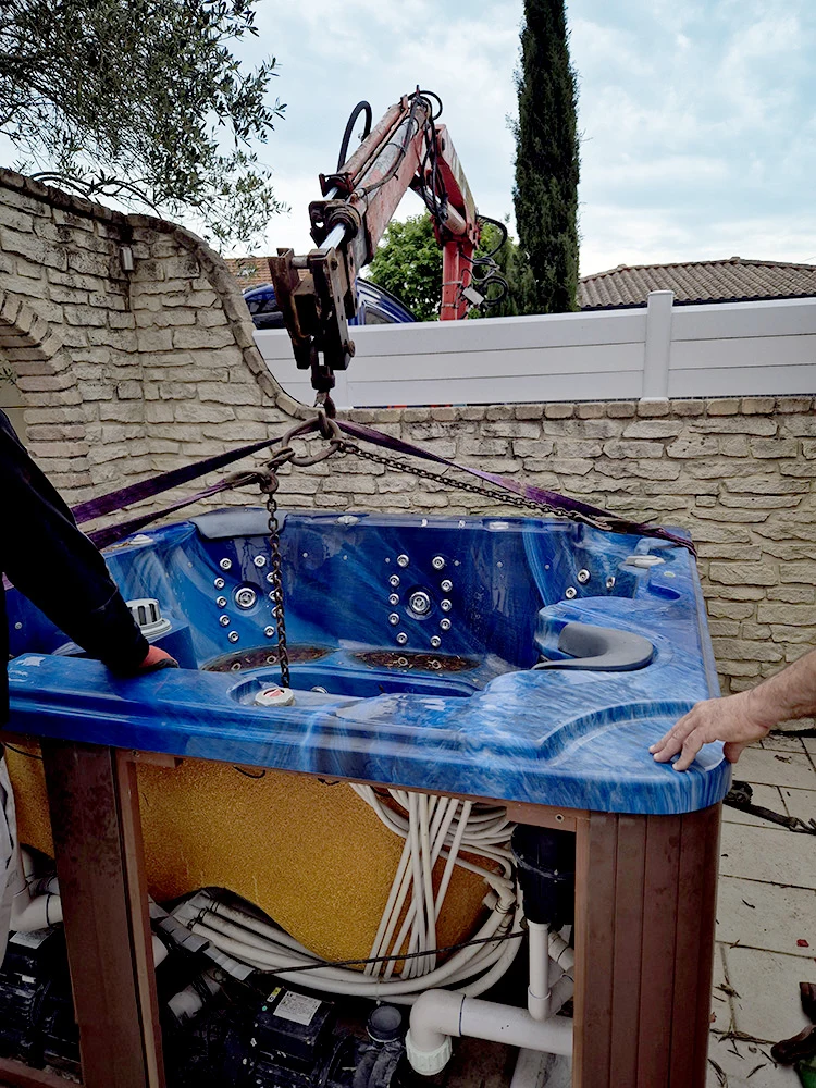 Débarras d'un jacuzzi 01