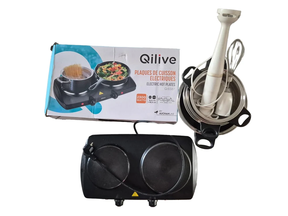 Plaques de cuisson, casseroles et batteur électrique